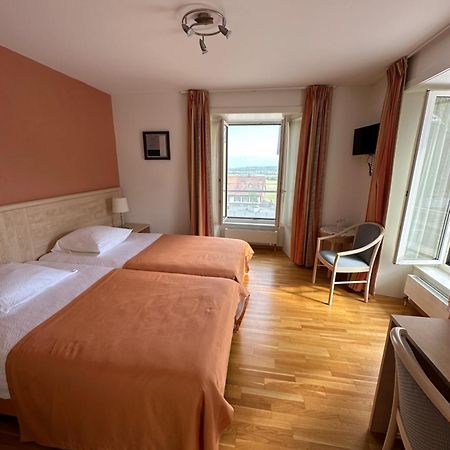 Montricher Auberge Aux Deux Sapins מראה חיצוני תמונה