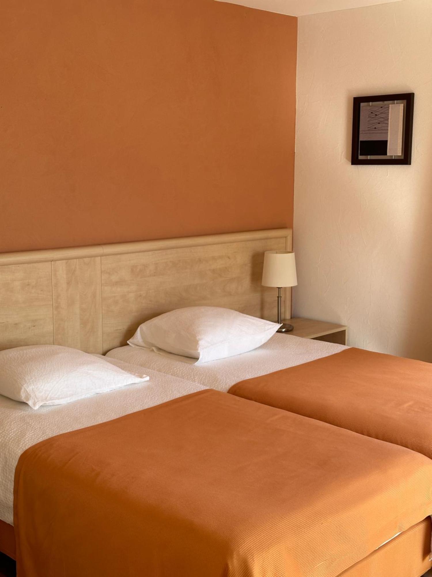 Montricher Auberge Aux Deux Sapins מראה חיצוני תמונה