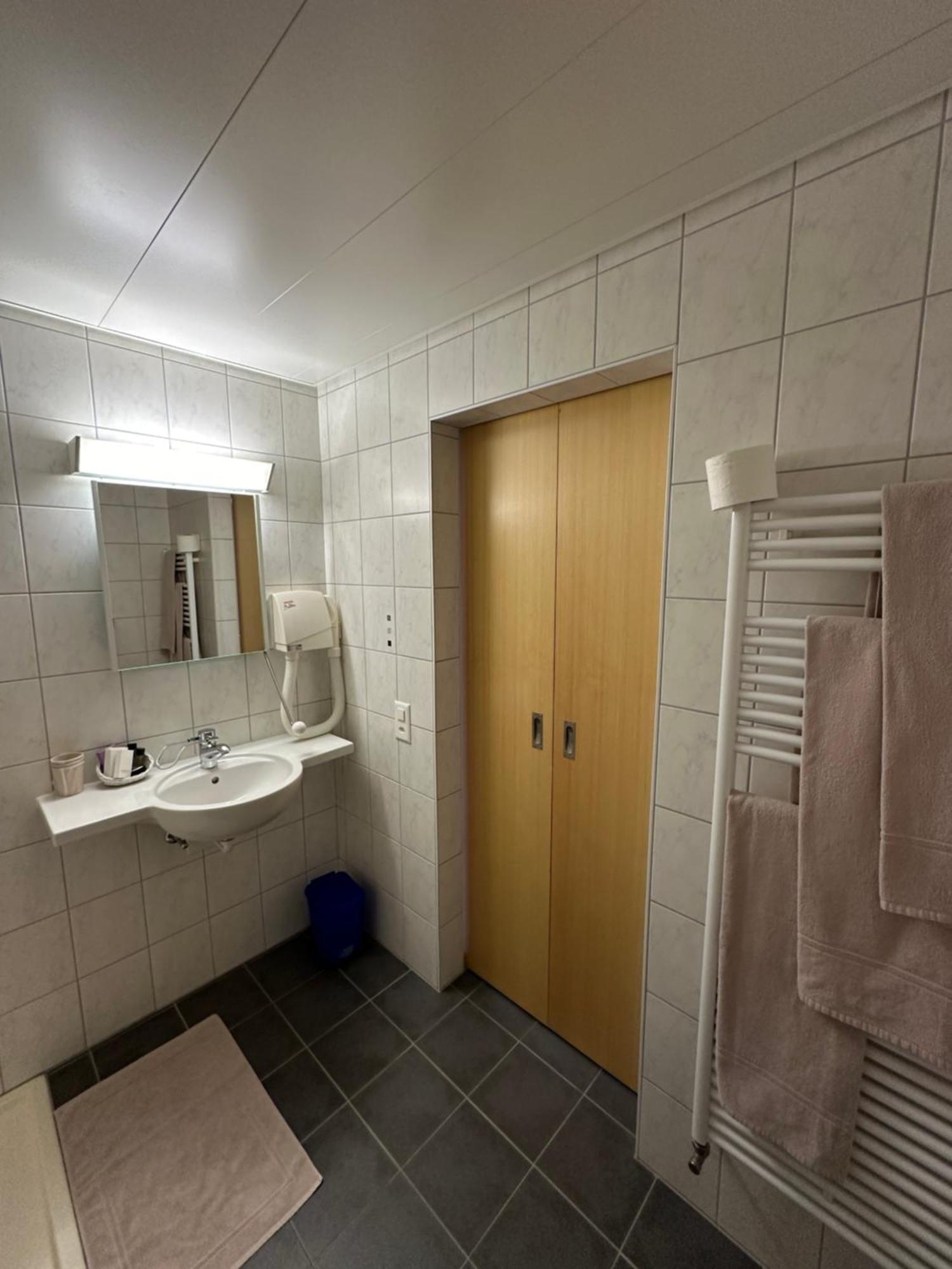 Montricher Auberge Aux Deux Sapins מראה חיצוני תמונה