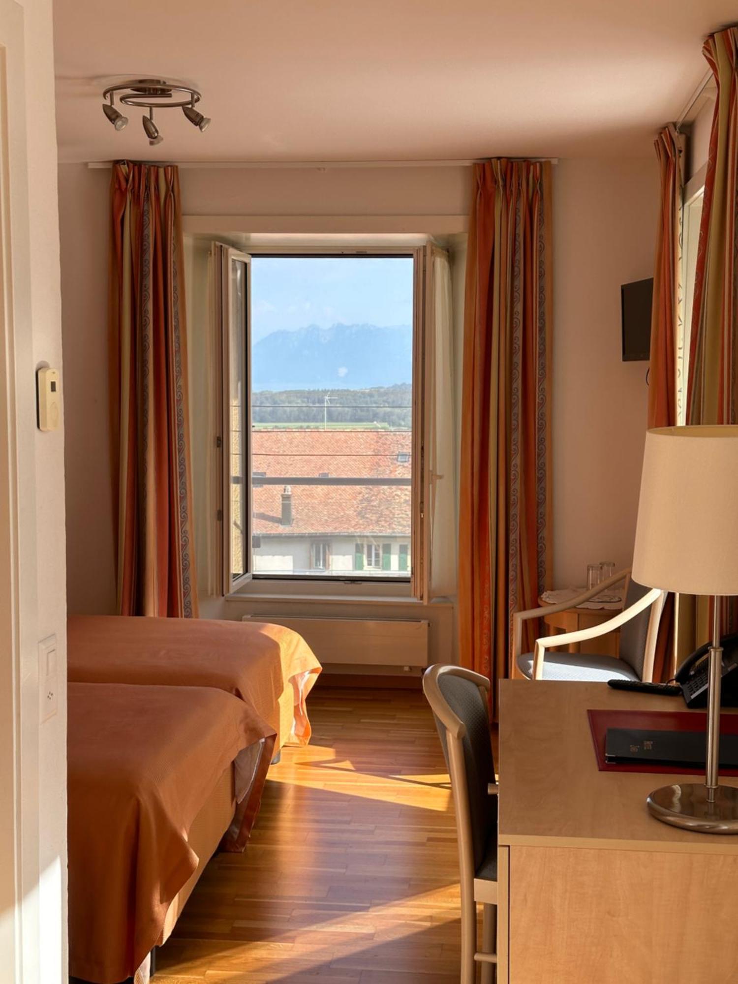 Montricher Auberge Aux Deux Sapins מראה חיצוני תמונה