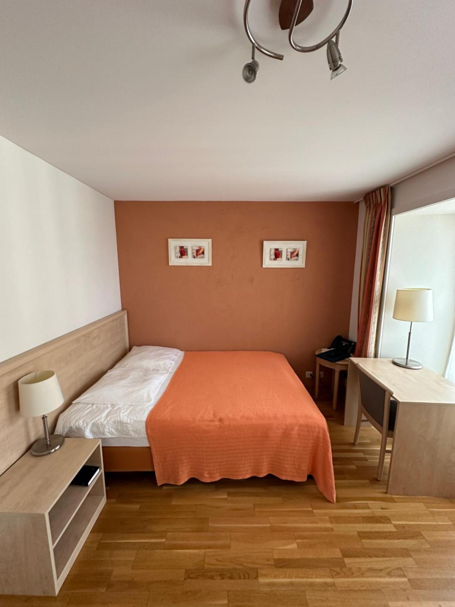 Montricher Auberge Aux Deux Sapins מראה חיצוני תמונה