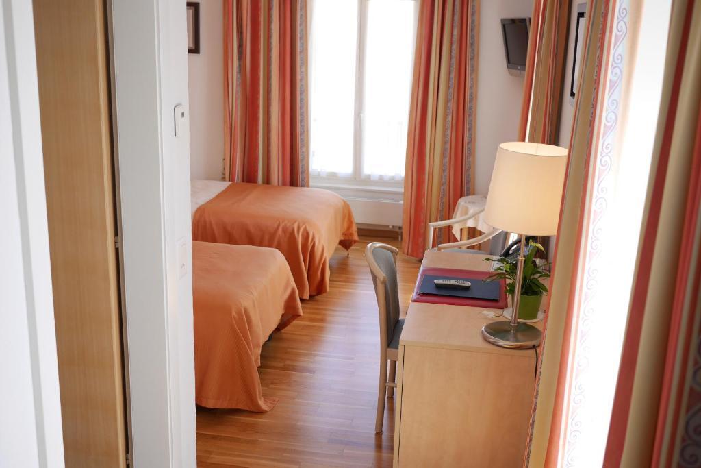 Montricher Auberge Aux Deux Sapins מראה חיצוני תמונה