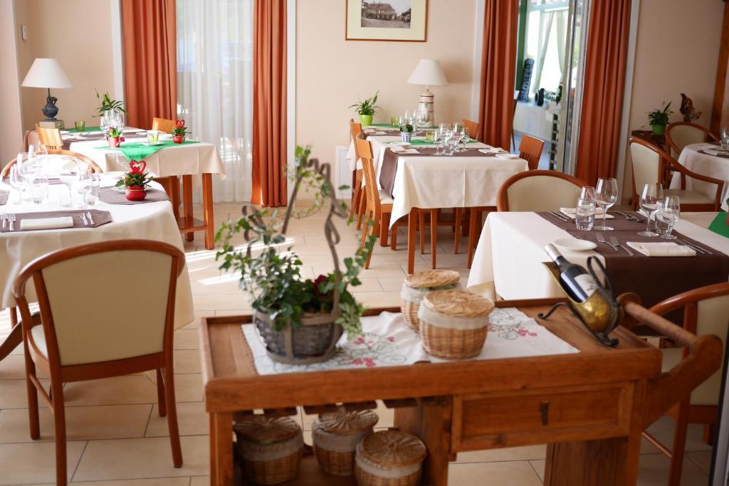 Montricher Auberge Aux Deux Sapins מראה חיצוני תמונה
